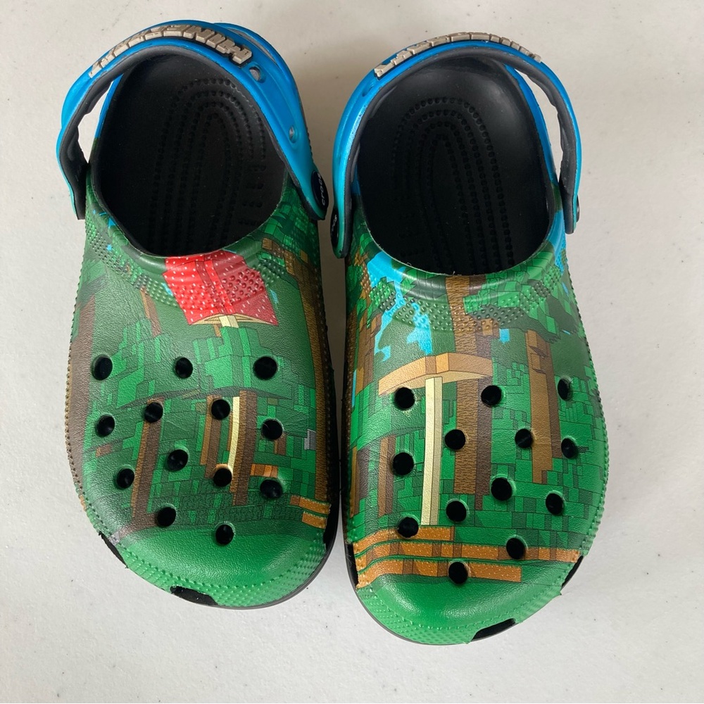 Crocs Minecraft Men Sz 5, Women Sz 7 No Charms Like New